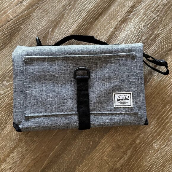 Herschel Changing Mat & Travel Pouch - Picture 1 of 6
